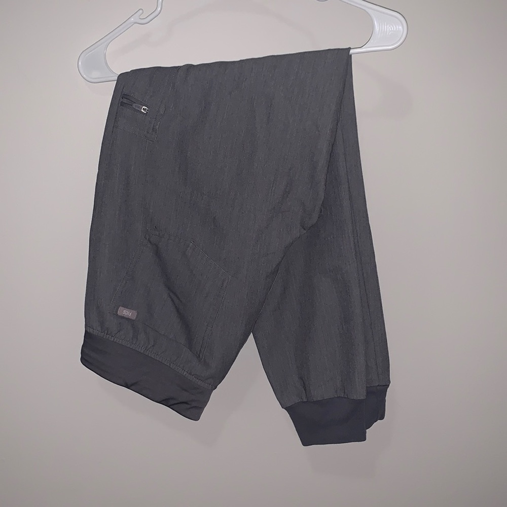 Figs jogger scrub pants in graphite size medium